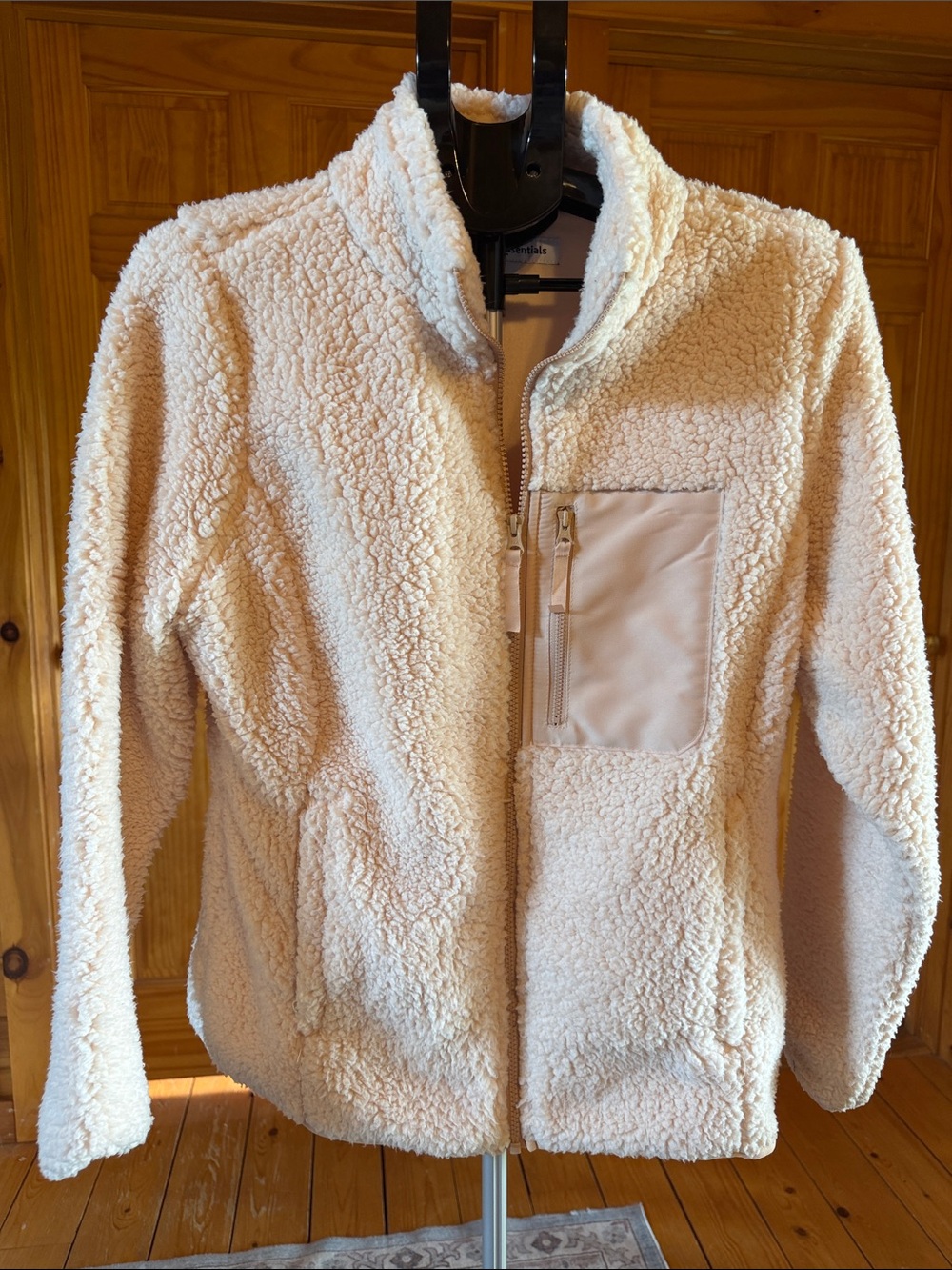 Amazon Essentials Cream Sherpa Jacket with Zipped Chest Pocket